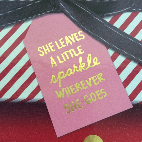 BATH AND BODY WORKS GIFT BOX - Picture 2 of 7